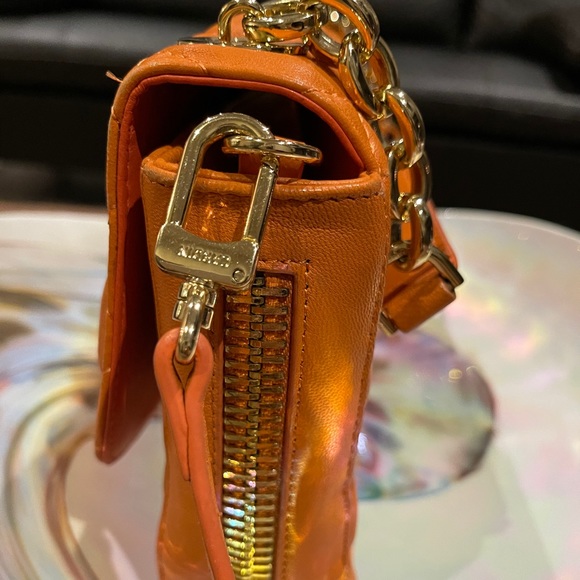 Handbag - Picture 3 of 4